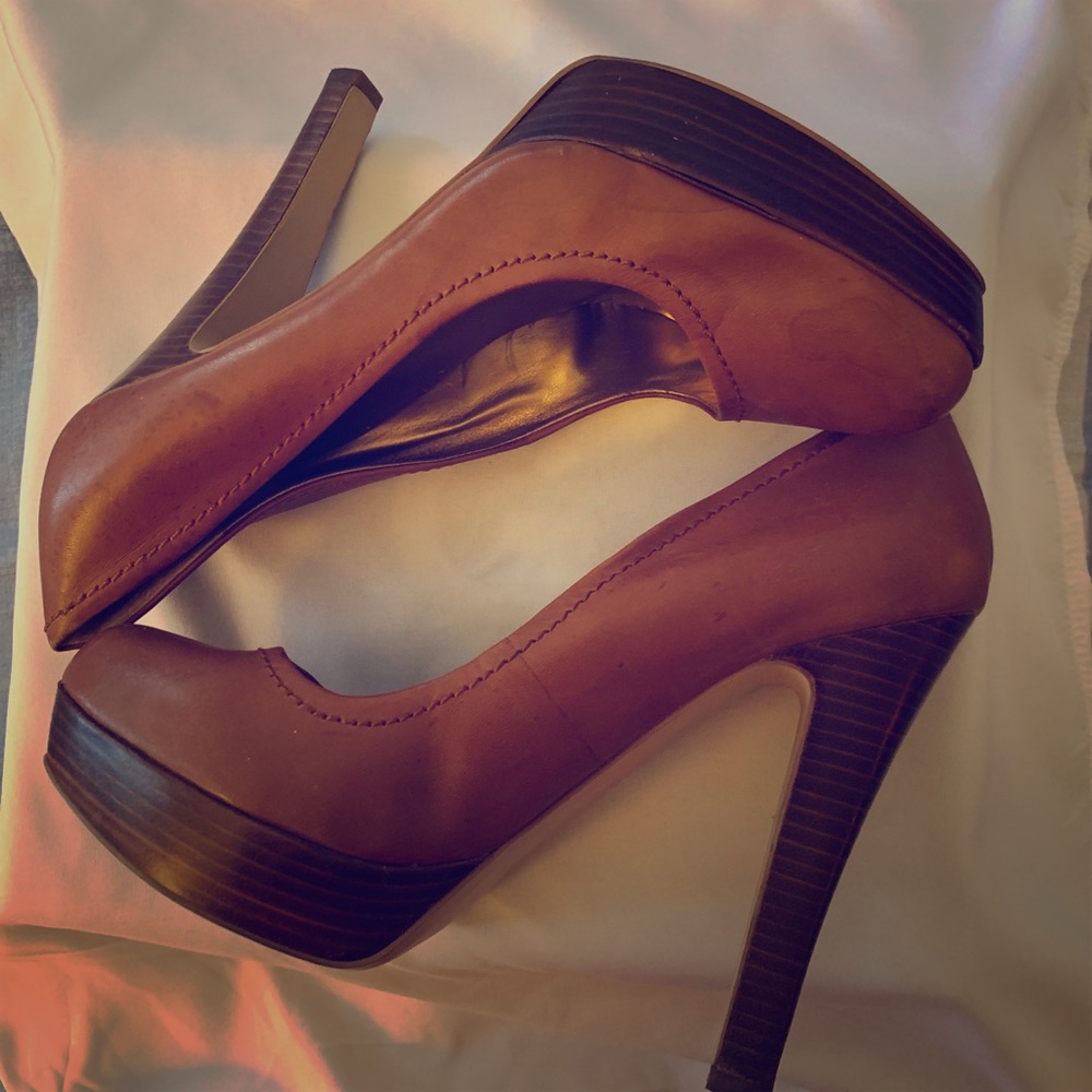 Size 10 Guess Pumps